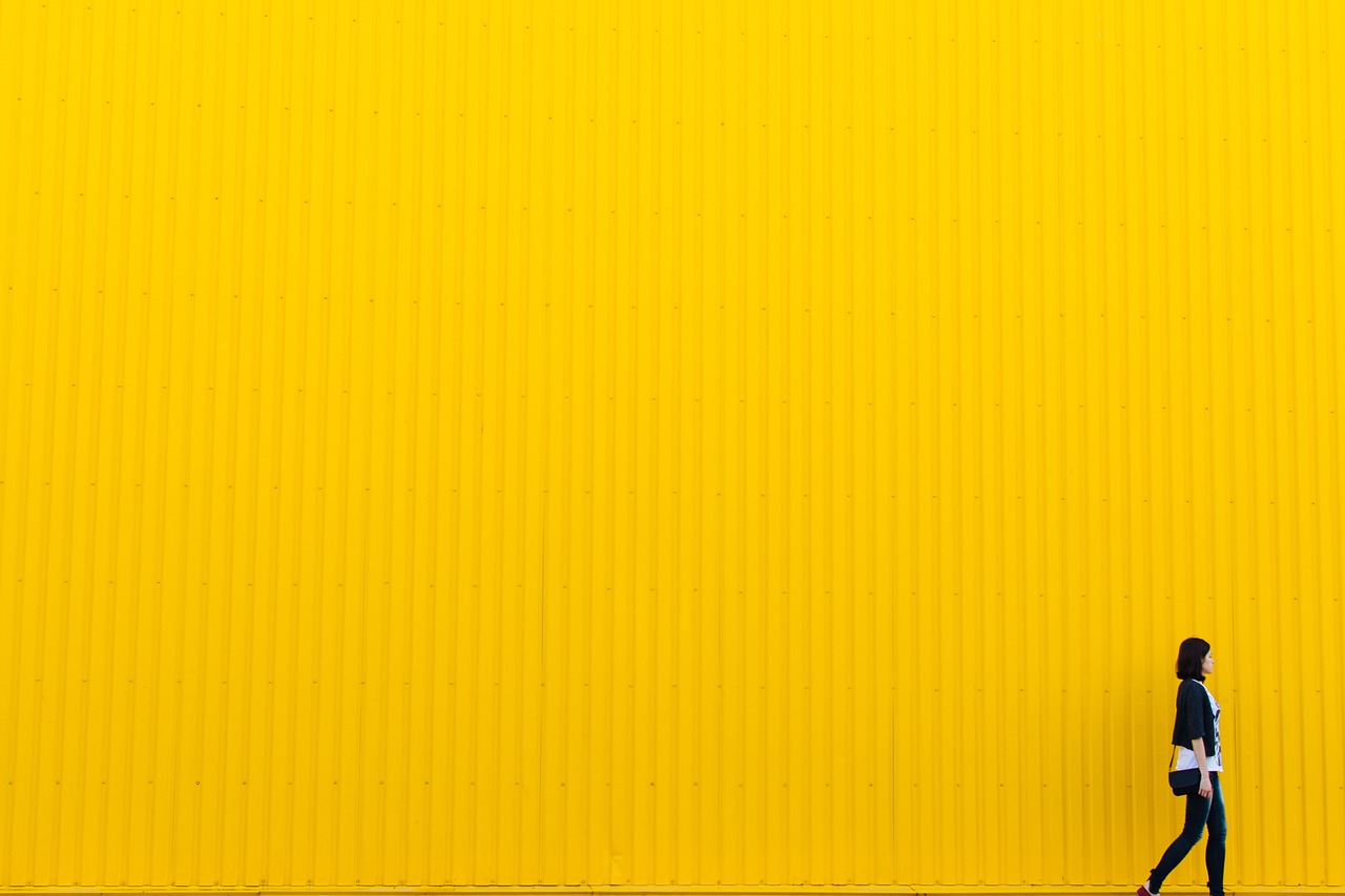 Moderne spiegelpanelen in interieur 2026 trend. Moderne spiegelpanelen in interieur 2026 trend.